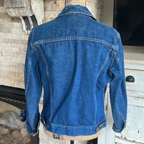 Vintage Levi dark wash button down jean jacket 70708 0216 Size 18. - Picture 10 of 16